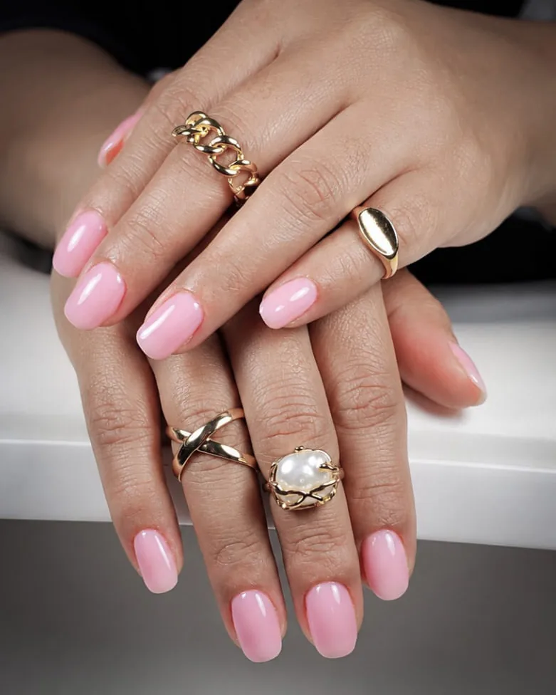 Cuidado profesional de uñas en Yeli Guzmán Beauty Center